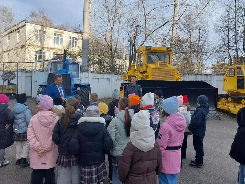 Третьеклассники Чебоксар открыли тайны Гостехнадзора в Музее истории трактора